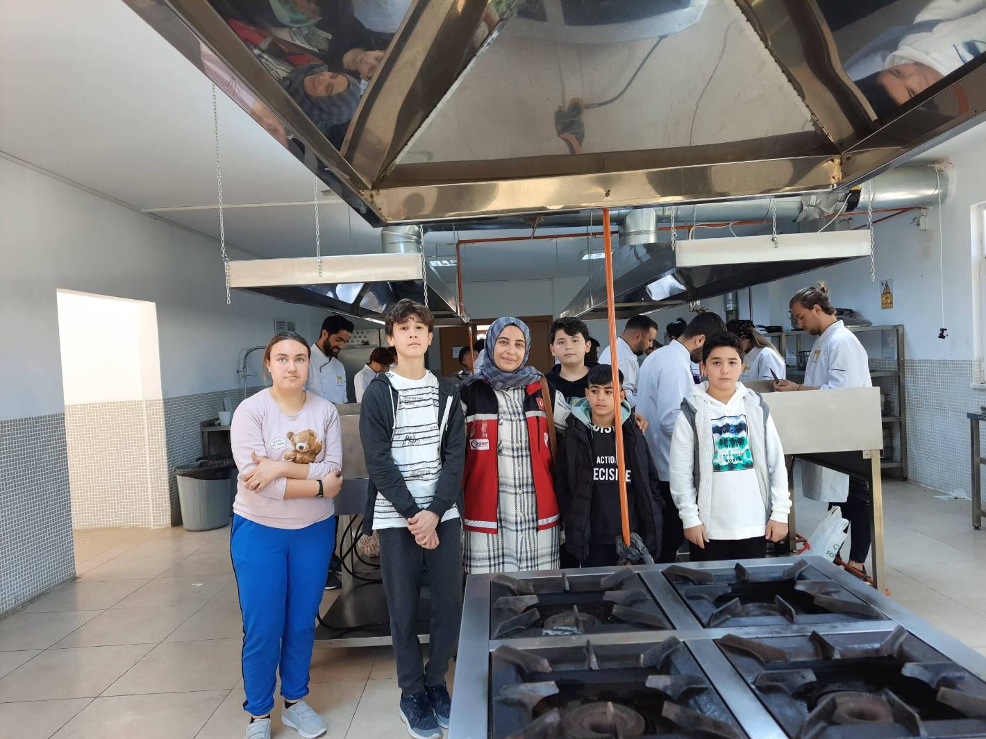 Anamur SHM Okul Destek Projesi çocuklarımızla, Anamur Meslek Yüksekokulu'nun uygulama mutfağında hem öğrendik hem değişik lezzetler tattık. 