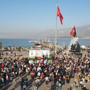 20 Kasım Dünya Çocuk Hakları Günü dolayısıyla İskenderun Anıt Alanı'nda Çocuk Şenliği Düzenlendi. - fotoğraf 2