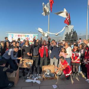 20 Kasım Dünya Çocuk Hakları Günü dolayısıyla İskenderun Anıt Alanı'nda Çocuk Şenliği Düzenlendi. - fotoğraf 5
