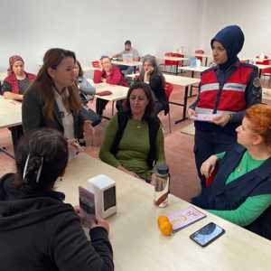 25 Kasım Kadına Yönelik Şiddete Karşı Uluslararası Mücadele günü kapsamında Müdürlüğümüze bağlı ŞÖNİM tarafından KADES in tanıtımına yönelik farkındalık çalışmaları başlamıştır. - fotoğraf 3