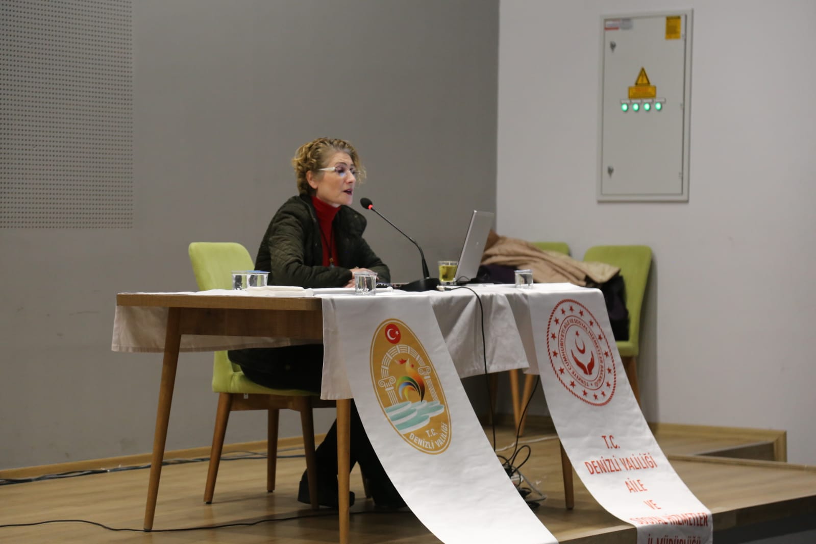 Çameli'de "Aile İçi İletişim ve Kadına Karşı Şiddetle Mücadele" konularında konferanslar verilmiştir