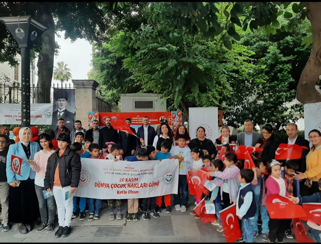 20 Kasım Dünya Çocuk Hakları Günü'nü çocuklarımızla birlikte bando gösterisi ve çocuk şarkıları eşliğinde kutladık.