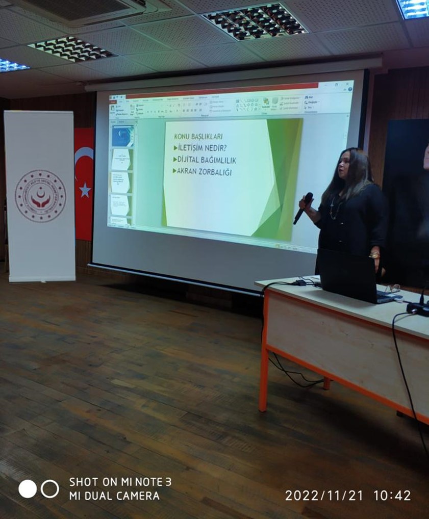 Yenişehir SHM tarafından Şehit Cennet Yiğit Kız Anadolu İmam Hatip Lisesi öğrencilerine "Madde Bağımlılığı, Dİjital Bağımlılık ile Mücadele ve Akran Zorbalığı" konularında eğitim düzenlenmiştir.
