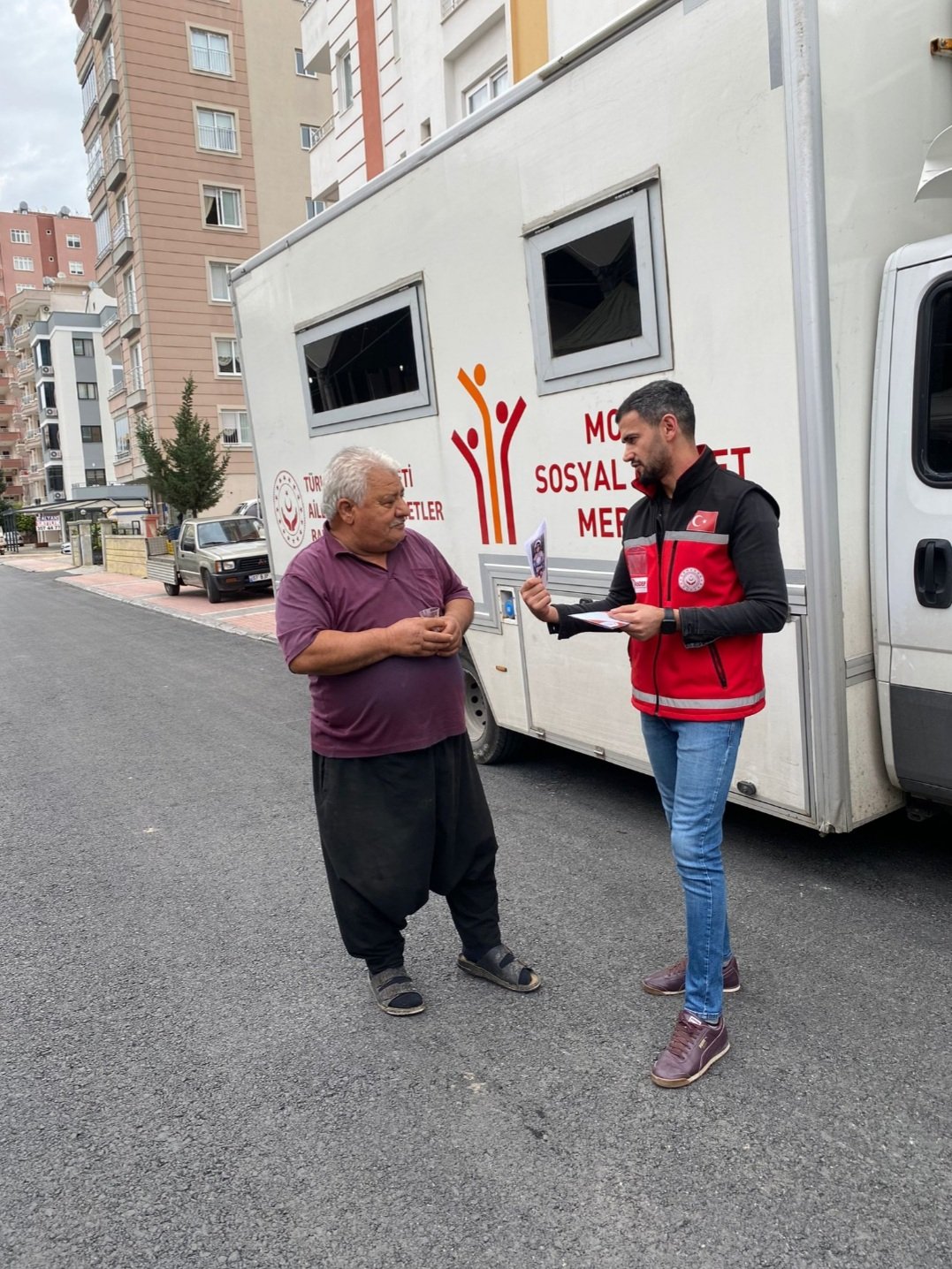 ♦️Vatandaşlarımızın  müracaatlarina Mobil Sosyal Hizmet Merkezli çözüm!🚚 ♦️Başvurular doğrudan alınıyor ve gerekli çalışmalar başlatılıyor.💯👍 