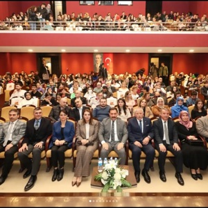 "Ölüm Kadın Meselesi" adlı Tiyatro gösterisi düzenlendi. - fotoğraf 1