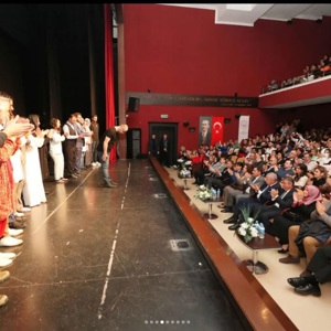 "Ölüm Kadın Meselesi" adlı Tiyatro gösterisi düzenlendi. - fotoğraf 4