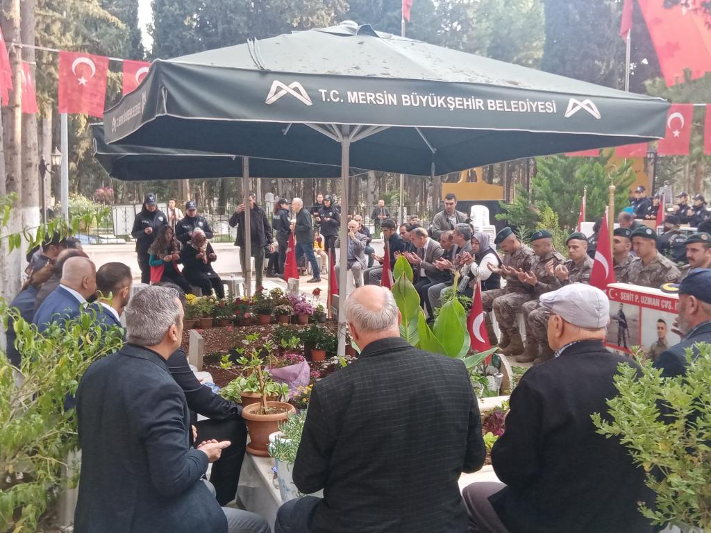 Kahraman Şehidimiz Sedat GEZER için Mersin Şehitlikte  mevlit programı düzenlendi. Şehidimizin Ruhu şad olsun.🇹🇷 🇹🇷