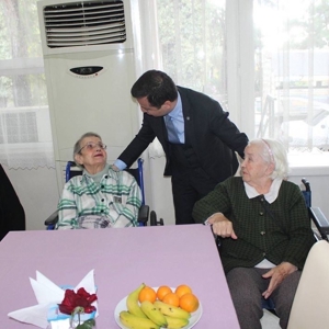 İL MÜDÜRÜMÜZDEN ÖĞRETMENLER GÜNÜNDE ANLAMLI ZİYARET - fotoğraf 2