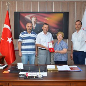 Kıbrıs Gazimiz Emrullah ÇAM'ın Madalyası Ailesine Takdim Edildi - fotoğraf 1
