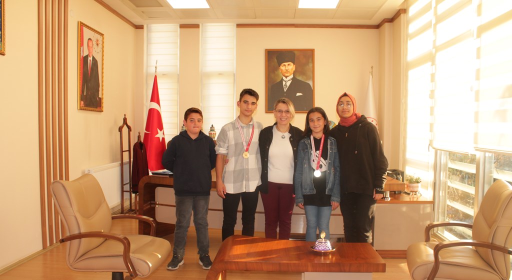 İl Müdür Vekilimiz Fatma UZ Çocuk Hizmetleri Genel Müdürlüğü 7. Türkiye Satranç Şampiyonası’na Gidecek Çocuklarımıza Başarılar Diledi