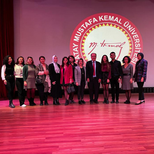 Mustafa Kemal Üniversitesi koordinatörlüğünde, Hatay Barosu ve İl Müdürlüğümüz işbirliğinde, “25 Kasım Kadına Yönelik Şiddete Karşı Uluslararası Mücadele Günü” etkinliği düzenlenmiştir.  - fotoğraf 1