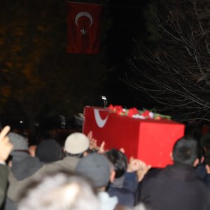 Şehidimiz Piyade Sözleşmeli Er Hakan Köroğlu, dualarla toprağa verildi. - fotoğraf 9