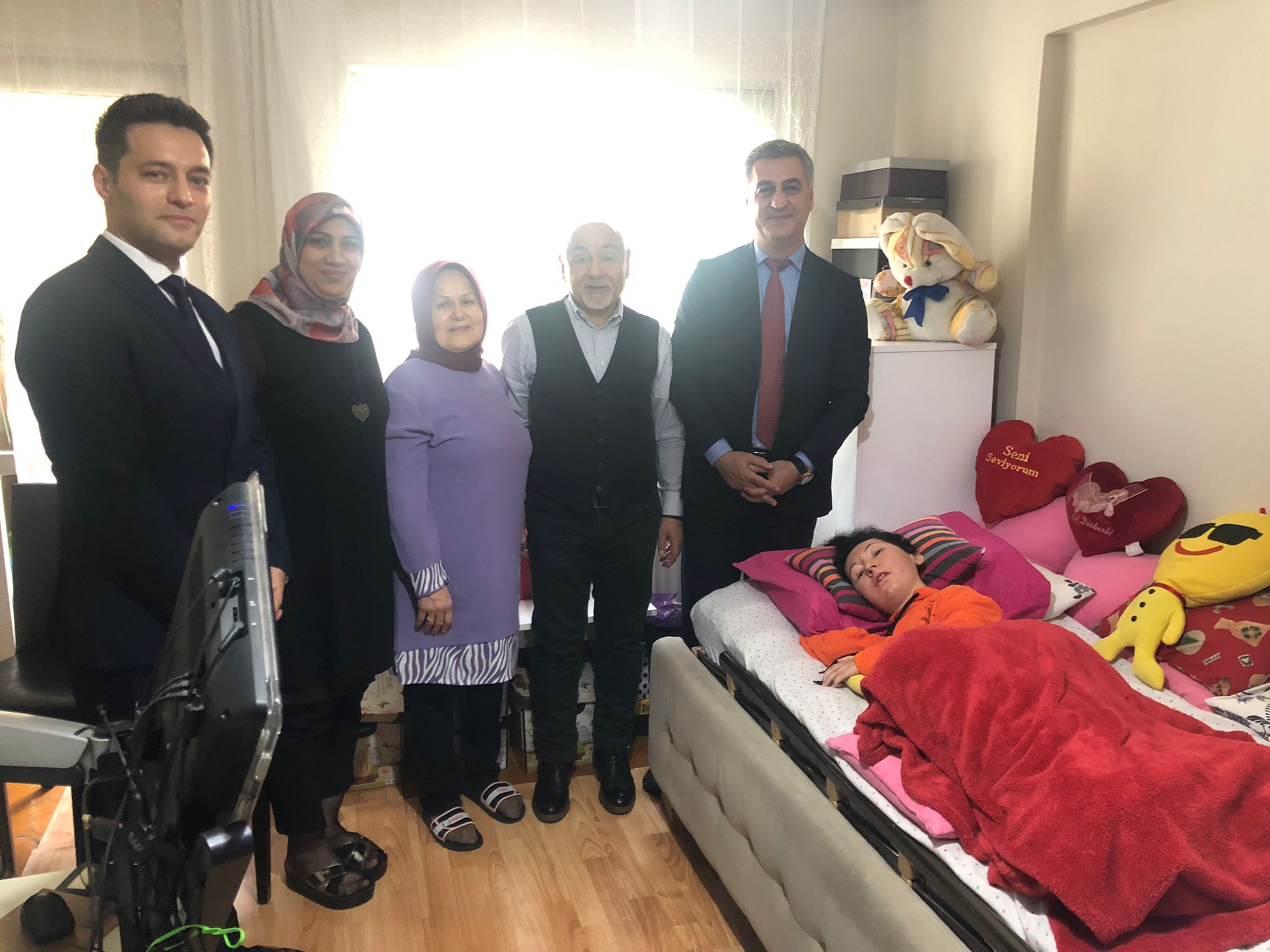 İl Müdürümüz Nesim TANĞLAY 3 Aralık Dünya Engelliler Günü Kapsamında Engelli Hatice ÖZKAN'ı Evinde Ziyaret Etti.