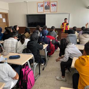 Hassa Şehit Mehmet Tuhal MTAL ‘’Akran zorbalığı-Siber Zorbalık-Bilinçli medya kullanımı’’ konulu seminer verildi. - fotoğraf 1