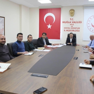 ÇOCUK HİZMETLERİ BİRİMİNE BAĞLI KORUYUCU AİLE BİRiMİ, KORUNMAYA MUHTAÇ ÇOCUKLAR, KREŞ VE EVLAT EDİNDİRME BİRİMLERİ DEĞERLENDİRME TOPLANTISI DÜZENLENDİ. - fotoğraf 1