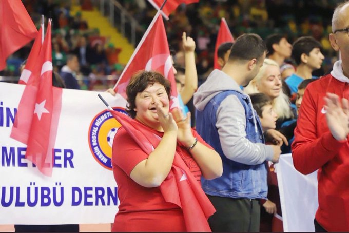 Özel bireylere eğitimden istihdama kadar her alanda eşit bireyler olarak toplumda var olabilecekleri imkanları sunmak hepimizin görevi. 3 Aralık Dünya Engelliler Günü'nde tüm engelli vatandaşlarımıza ve fedakâr ailelerine hayırlı ömür diliyoruz.