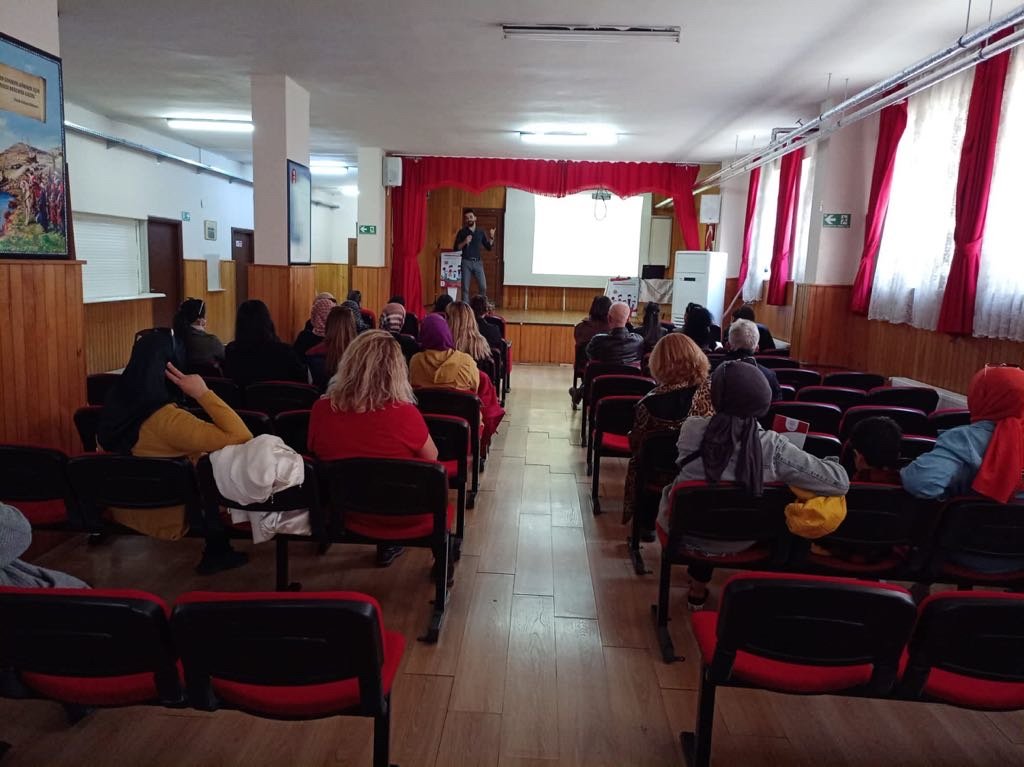 İl Müdürlüğümüz Koruyucu Aile Birimimiz tarafından Mezitli İlçemizde bulunan "Okul Aile Birliği Başkanları"na "Koruyucu Aile" tanıtımı gerçekleştirildi.