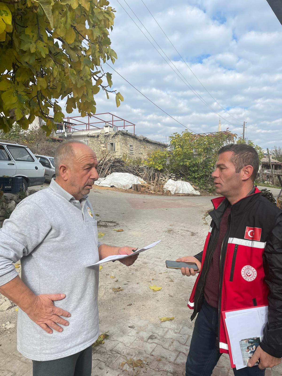 Mezitli SHM, ekiplerimizle vatandaşlarımıza uzanan yardım eli olmaya devam ediyoruz."Ulusal Hane Ziyaretleri" kapsamında "Aile" odaklı sosyal yardım ve sosyal destek hizmetlerimizi sürdürüyoruz.
