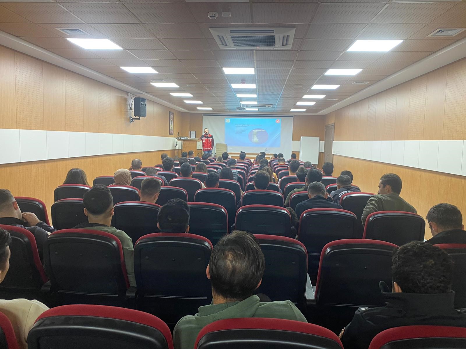 Antakya Çevik Kuvvet Şube Müdürlüğünde görevli bekâr personellere “Evlilik Öncesi Eğitim” konulu seminer verildi.