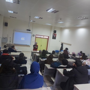 Mustafa Kemal Üniversitesinde öğrenim gören öğrencilere  “Evlilik Öncesi Eğitim” konulu seminer verildi. - fotoğraf 1
