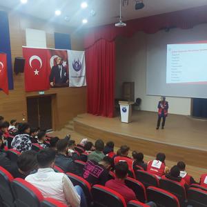 Mustafa Kemal Üniversitesinde öğrenim gören öğrencilere  “Evlilik Öncesi Eğitim” konulu seminer verildi. - fotoğraf 2