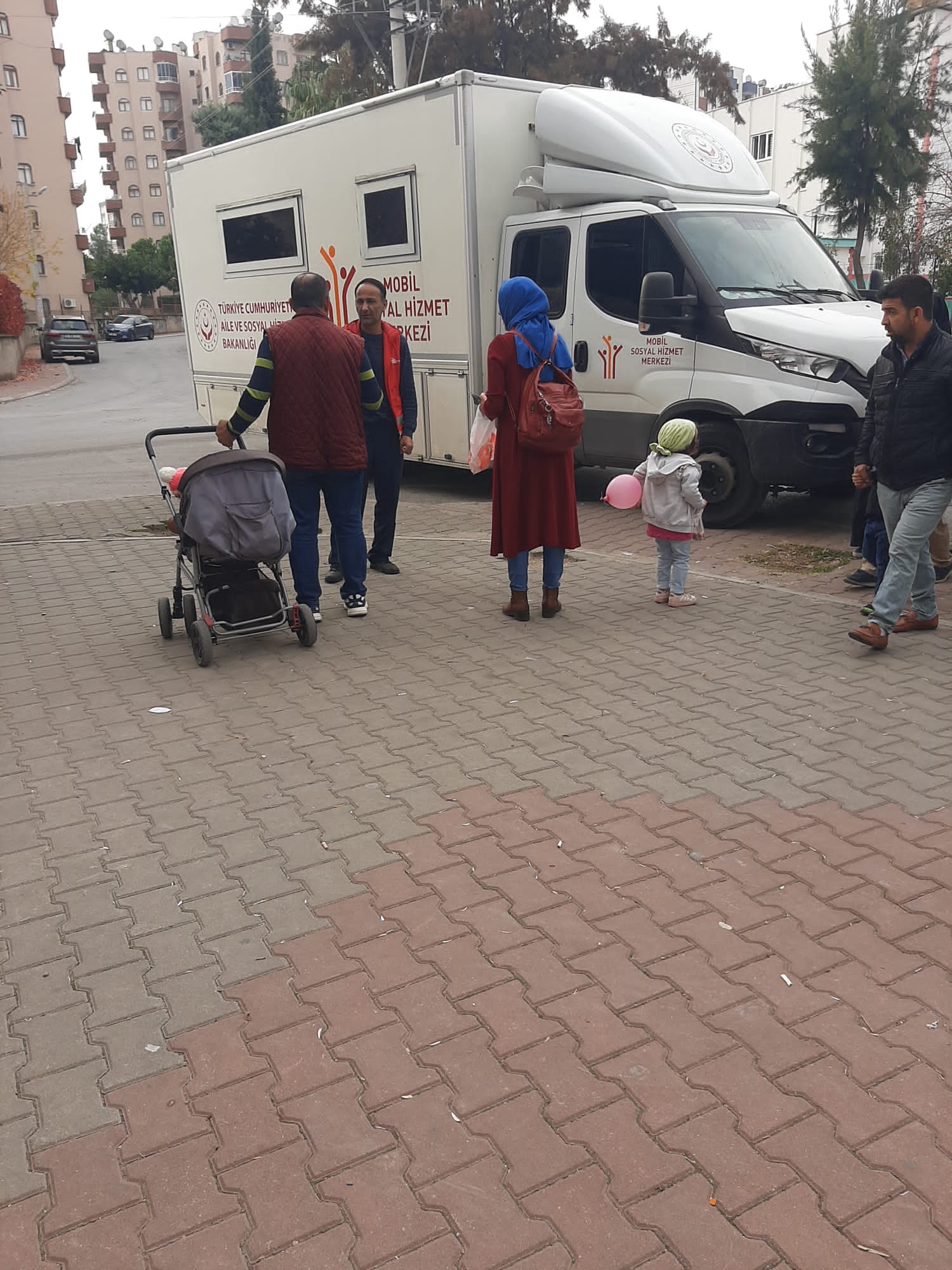 Vatandaşlarımızın sosyal yardım ve sosyal hizmetlere ulaşımını kolaylaştırmak,onlara her konuda rehberlik ve yönlendirme yapmak için Mobil Sosyal Hizmet Merkezi'miz Bugün; 📍Toroslar Akbelen,Çağdaşkent ve Çavuşlu Mahallesi'nde hizmet vermiştir.