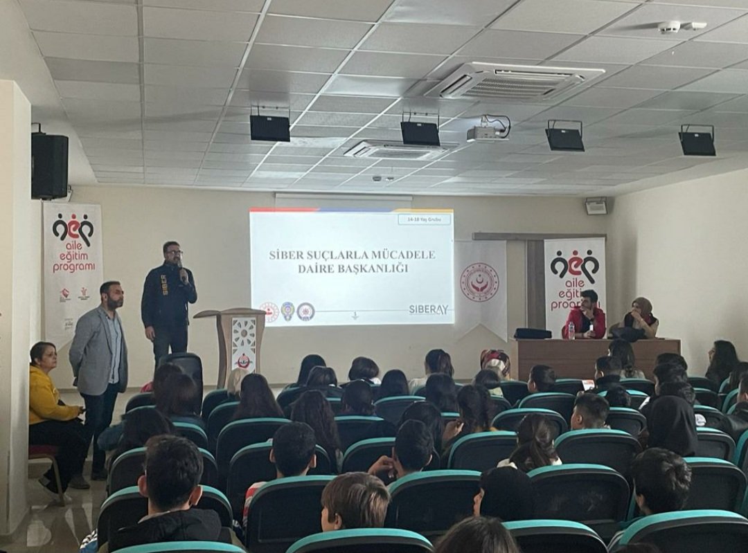 Tarsus SHM ve İlçe Emniyet Müdürlüğü işbirliğinde Şehit Vedat YILMAZ Anadolu Lisesi ve Tarsus Ticaret ve SanayiOdası Mesleki Teknik Anadolu Lisesi öğrencilerine "Siber Zorbalıkla  Mücadele ve Teknolojinin Yanlış Kullanımı"  konularındaeğitim verildi. 
