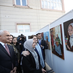 Aile ve Sosyal Hizmetler Bakanımız Derya Yanık Kastamonu’da “Geçmişten Günümüze Türk Kadını" Resim Sergisi ve Panelinin Açılışını Gerçekleştirdi - fotoğraf 2