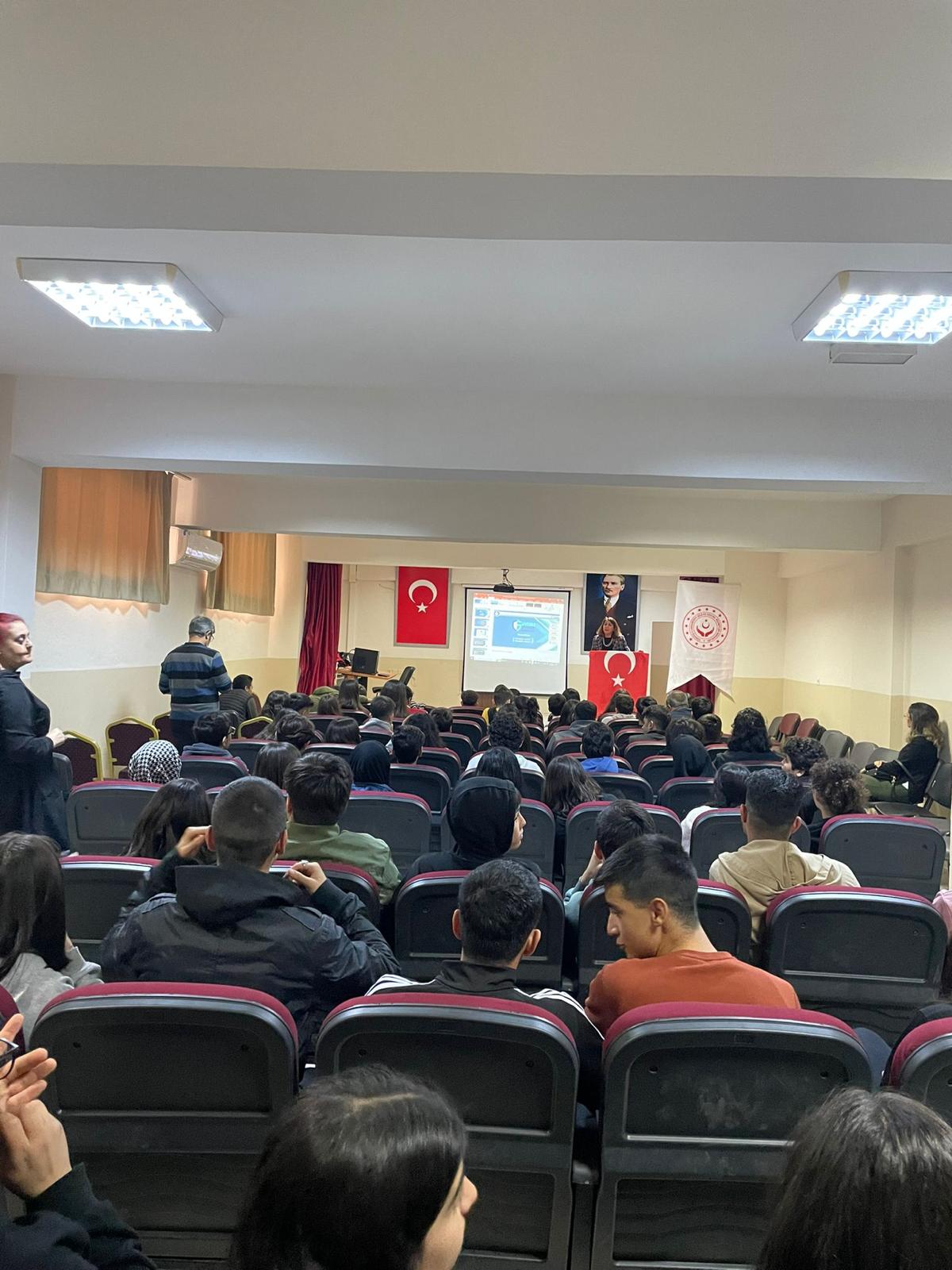 Mezitli SHM, 100.Yıl Anadolu Lisesi ve Fatma Aliye Mesleki Teknik Anadolu Lisesi'nde "Çocuk Hakları ve Teknoloji Bağımlılığı"konularında eğitim düzenlenledi.