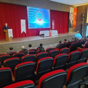 Altınözü ilçemizde İl Müdürlüğümüz, Altınözü Kaymakamlığı ve Altınözü Belediyesi tarafından ortaklaşa düzenlenen Koruyucu Aile Tanıtım Toplantısı gerçekleştirilmiştir. - fotoğraf 1