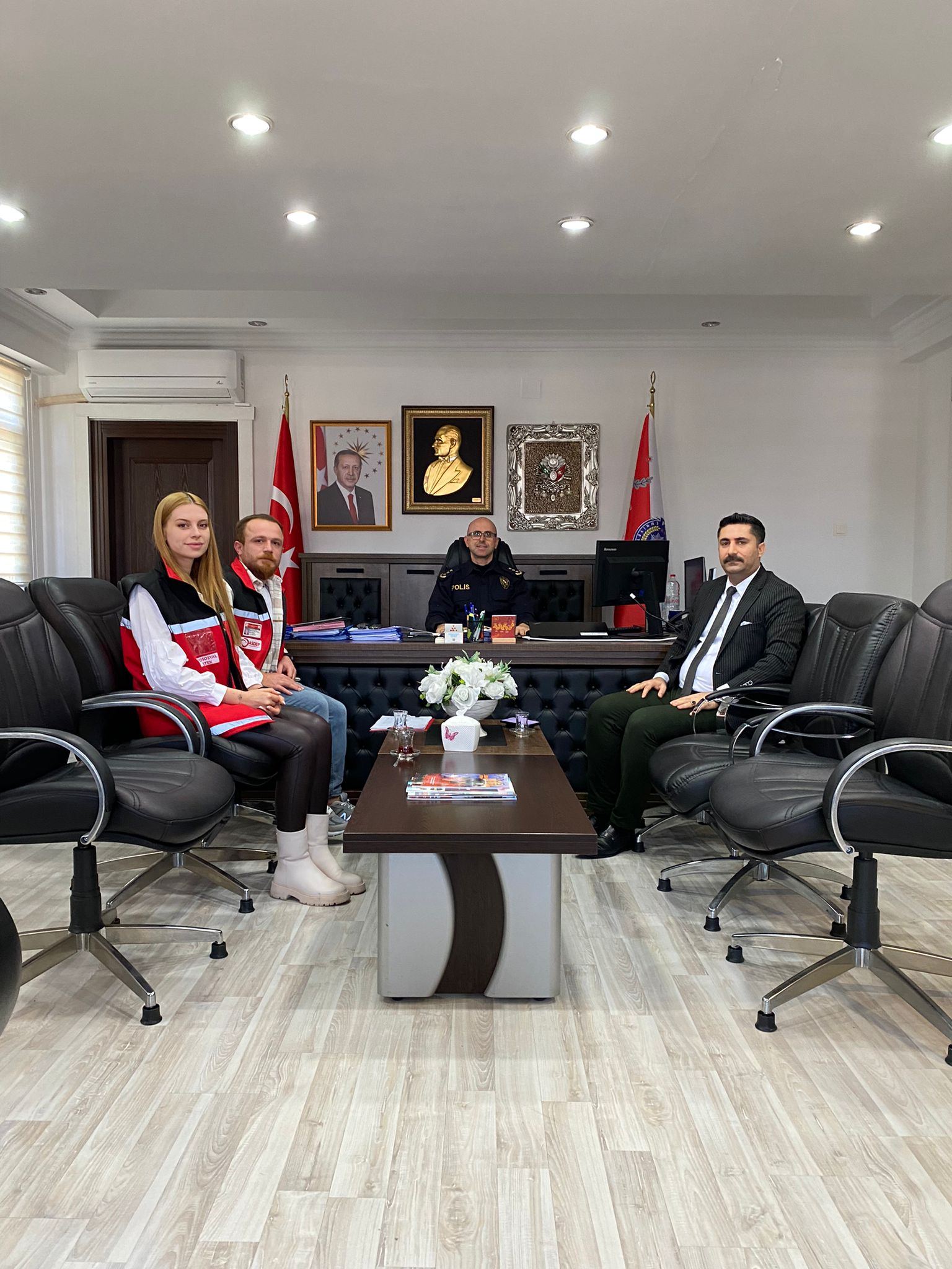 Mezitli SHM, Aile Sosyal Destek Programı(ASDEP)Kamu Kurum/Kuruluş ziyareti kaspamında İlçe Emniyet Müdürlüğüne ziyaret gerçekleştirmiştir.