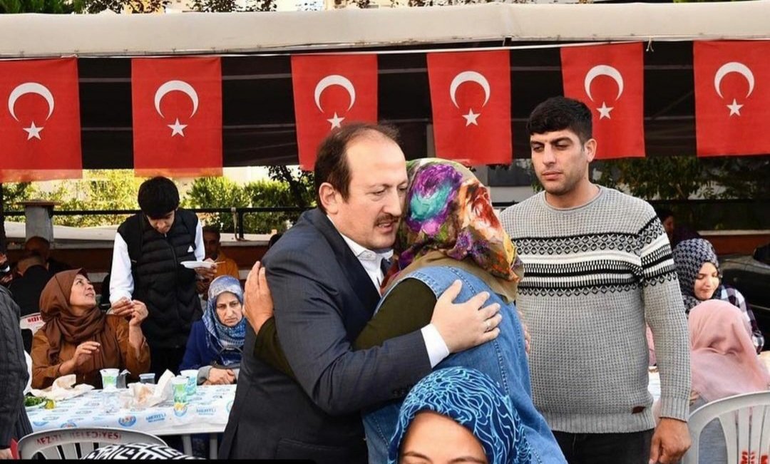 Kahraman şehidimiz Hv.P.Asb.Kd.Çvş.Özkan DEMİR için düzenlenen mevlit programına Valimiz Sn.Ali Hamza PEHLİVAN'da katıldı.Aziz şehidimizin ruhu şâd olsun.