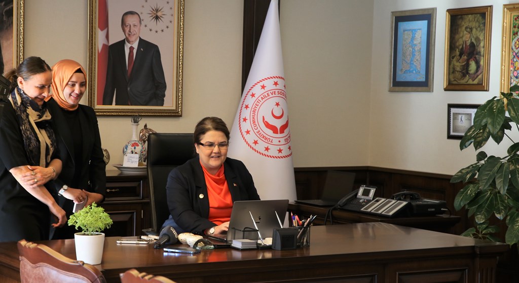 Bakanımız Derya Yanık AA'nın "Yılın Fotoğrafları" Oylamasına Katıldı