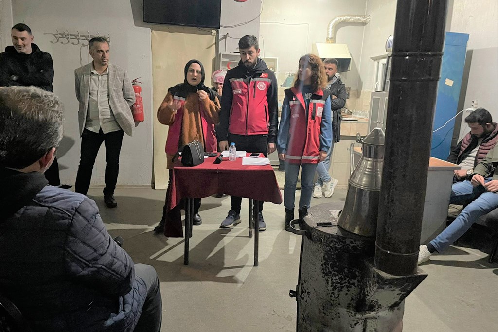 Bakanımız Derya Yanık: “Düzce’deki deprem sonrasında zarar gören vatandaşlarımıza maddi-manevi desteğimizi ilk andan itibaren sunduk”