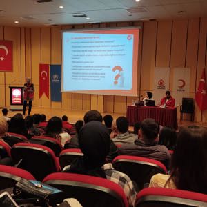 Mustafa Kemal Üniversitesinde öğrenim gören gençlere  “Evlilik Öncesi Eğitim” konulu seminer verildi. - fotoğraf 1