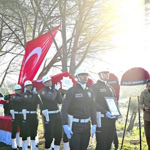 Şehidimiz Ekrem Uyar'ı baba ocağı Çine'de dualarla son yolculuğuna uğurladık - fotoğraf 1