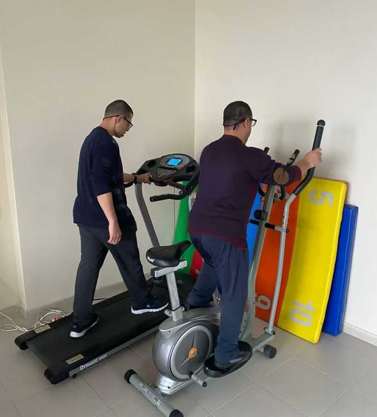 Kırklareli Bakım Rehabilitasyon ve Aile Danışma Merkezi Müdürlüğümüzde Hizmet Almakta Olan Bireylerimizin Uzman Doktor Tavsiyeleri Doğrultusunda Fizyoterapi ve Rehabilitasyon Faaliyetleri Uygulanmaktadır.