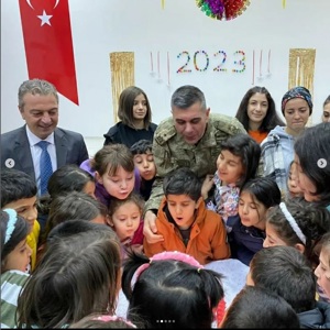 Tugay Komutanı Mehmet Fatih ÖREN ile eşi Ayben ÖREN, çocuklarımızı ziyaret etti. - fotoğraf 2