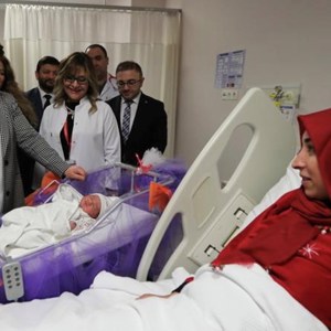 Aile ve Sosyal Hizmetler Bakanımız Derya Yanık Yeni Yılın İlk Bebeklerini Ziyaret Etti - fotoğraf 3