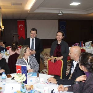 “Kadınların Kooperatif Yoluyla Güçlendirilmesi Projesi” kapsamında yerel paydaş toplantısı gerçekleştirildi. - fotoğraf 3
