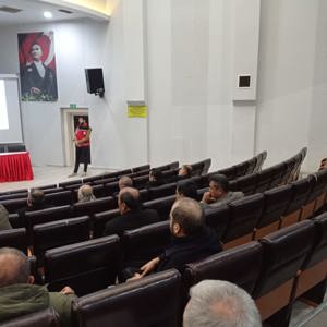 Erol Bilecik Konferans Salonunda Antakya Mahalle Muhtarlarına yönelik “Kadına Yönelik Şiddetle Mücadele ile Erken Yaşta ve Zorla Evliliklerle Mücadele” konulu seminer verildi. - fotoğraf 1