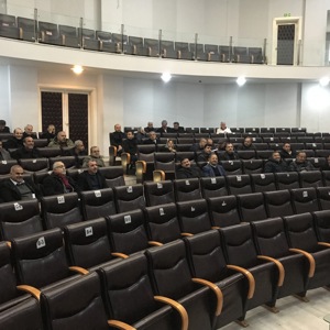 Erol Bilecik Konferans Salonunda Antakya Mahalle Muhtarlarına yönelik “Kadına Yönelik Şiddetle Mücadele ile Erken Yaşta ve Zorla Evliliklerle Mücadele” konulu seminer verildi. - fotoğraf 2