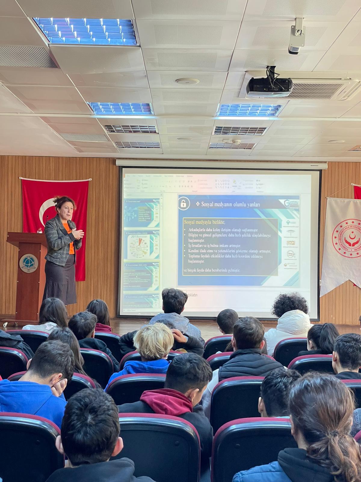 Mezitli SHM,Ulaştırma Hizmetleri Mesleki ve Teknik Anadolu Lisesi ve Davultepe Mesleki ve Teknik Anadolu Lisesi'nde "Çocuk Hakları ,Teknoloji Bağımlılığı ve Akran Zorbalığı" konularında eğitim düzenlemiştir.