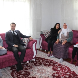 ŞEHİT AİLELERİMİZİ ZİYARET ETMEYE DEVAM EDİYORUZ - fotoğraf 1