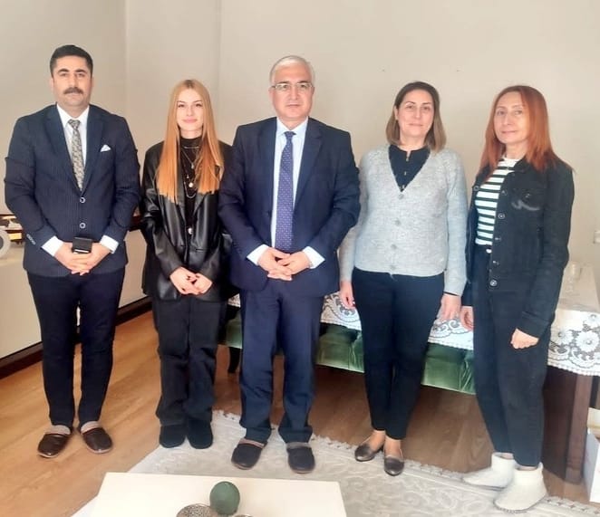 Mezitli İlçe Kaymakamımızla, Şehitlerimiz Remzi Nişan,Mustafa Gür, Zeynel Abidin Bahçe ve Yiğitcan Çiğa'nın bizlere emaneti kıymetli ailelerini ziyaret ettik.Aziz şehitlerimizin ruhu şad olsun.