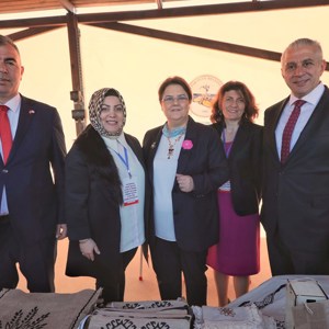 Bakanımız Derya Yanık KKTC’de Sosyal Hizmetler Alanında İş birliği Protokolü İmza Töreni ve Kadın Kooperatifleri Buluşmasına Katıldı - fotoğraf 9