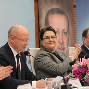 Bakanımız Derya Yanık Bursa’da 2023’e Doğru Şehir Buluşmaları Toplantısına Katıldı - fotoğraf 6