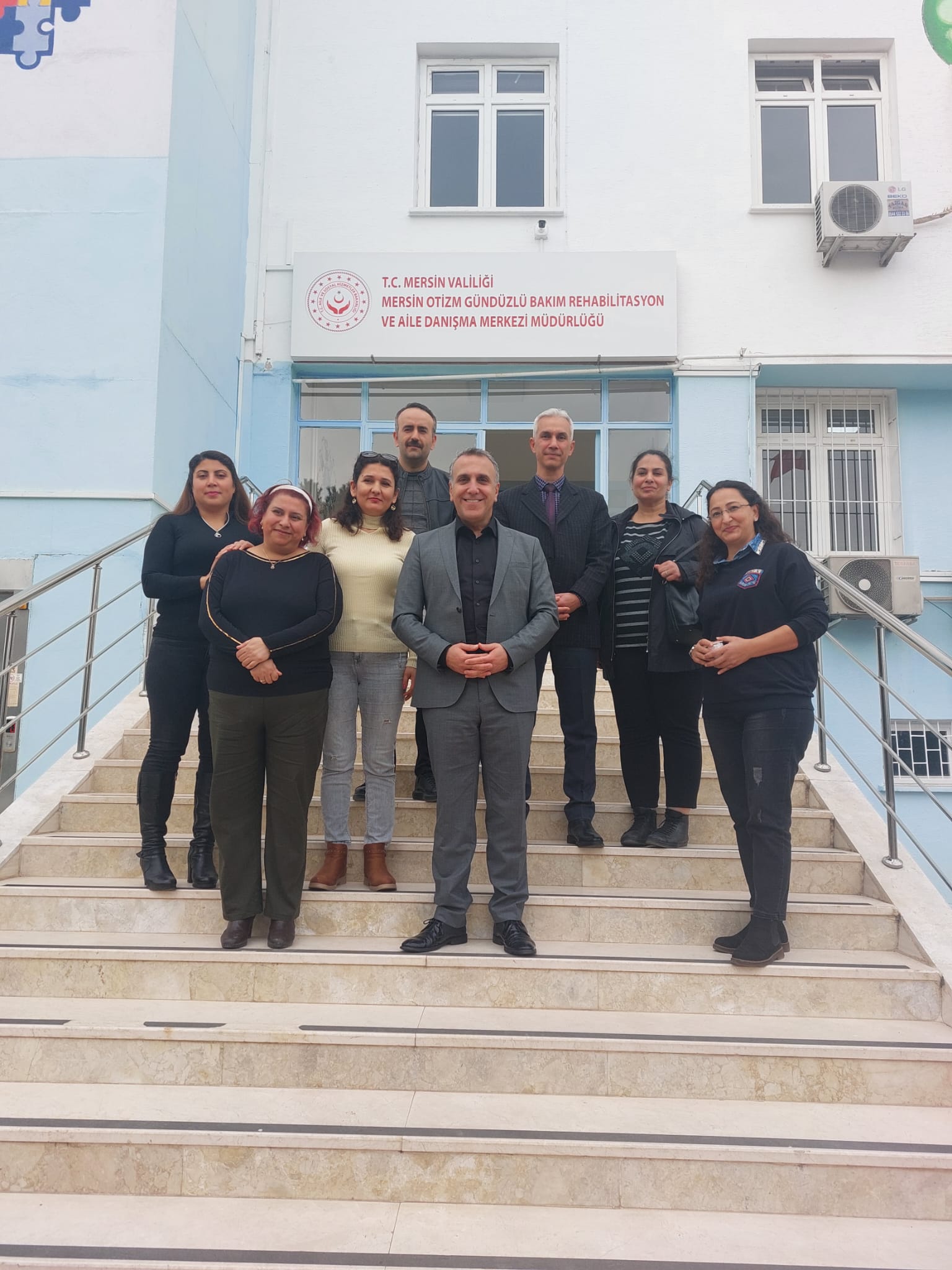 Mersin Otizm Gündüzlü Bakım Merkezi'mizde,kuruluşumuzdan hizmet alan özel çocuklarımız ve fedakar aileleri ile biraya geldik.İl müdürümüzün de katıldığı programda Ocak ayında doğan çocuklarımız için kutlama yaptık. 