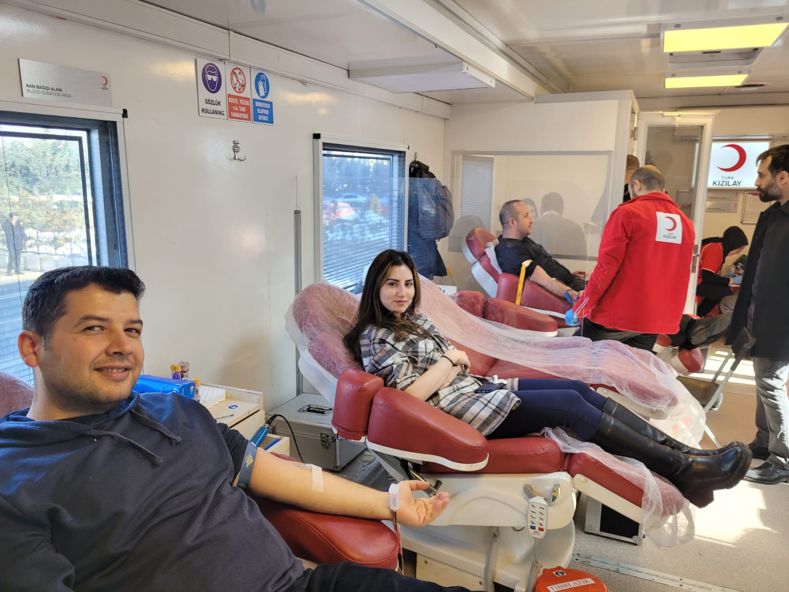 10 İlimizde meydana gelen deprem felaketi nedeniyle 14 Şubat 2023 tarihinde Bakanlık merkez teşkilatı binası önünde Türk Kızılay'ı Kan Bağışı Etkinliği düzenlenmiştir.