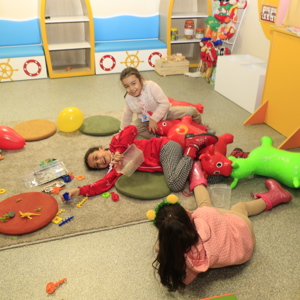 Depremden etkilenerek şehrimize gelen ve  KYK yurtlarımızda kalan aileler ve çocukları için oluşturduğumuz, etkinlik ve oyun alanlarımızda çocuklarımız doyasıya eğlendi. - fotoğraf 4
